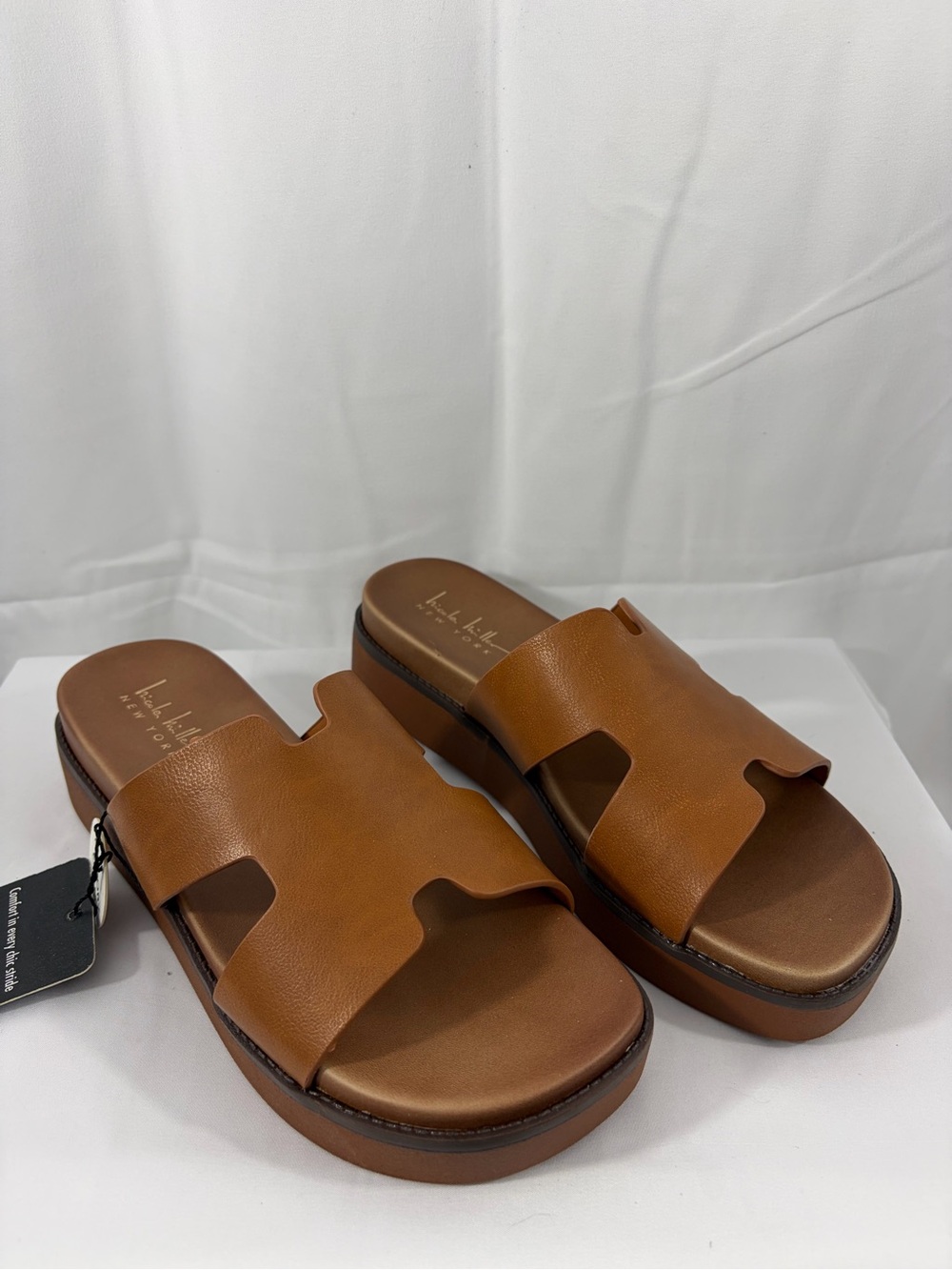 NWT Nicole Miller Women’s Size 8 Tan Slide Sandals with Cushioned Platform